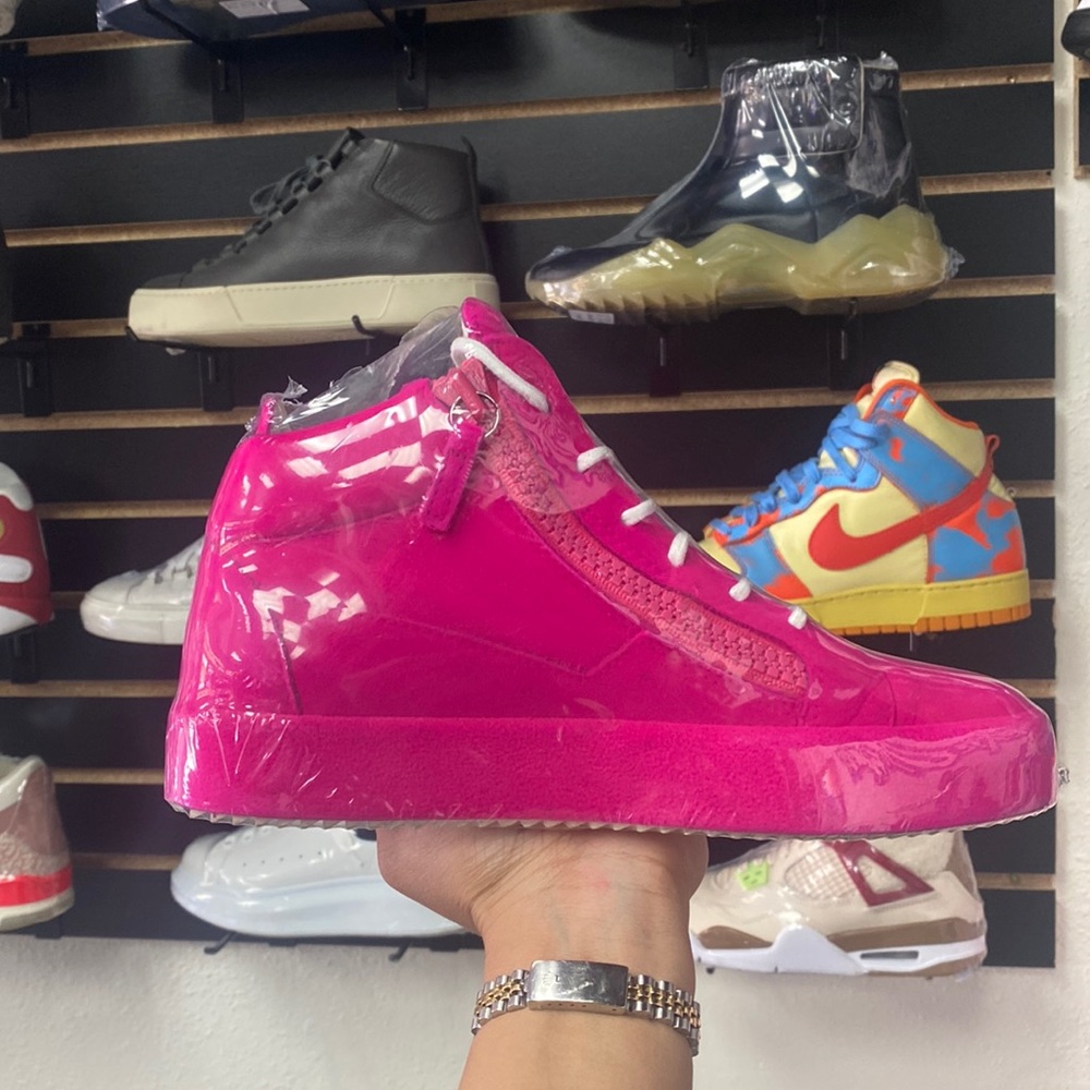 Giuseppe pink 7
